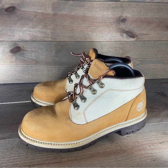 Timberland Shoes - Timberland Womens size 6 shoes wheat brown lace up ankle chukka boots